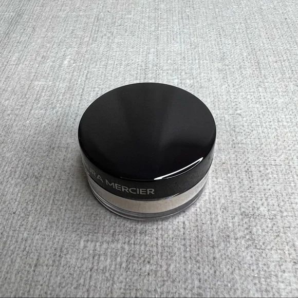 🎁3 for $30🎁 Laura Mercier Translucent Powder mini - Picture 3 of 4
